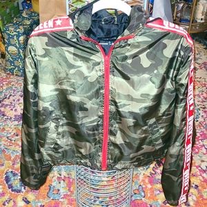 Camouflage and red queen graphic windbreaker jacket hoodie new look preteen 9yr